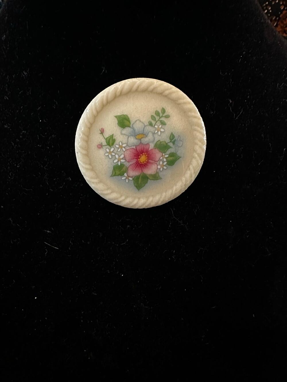 Vintage Avon Country Garden Floral Porcelain Brooch Pin Cream Round Rose